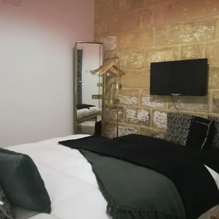 Traditional Townhouse Malta - Unique Location ルア