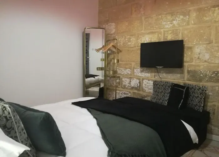 Traditional Townhouse Malta - Unique Location Luqa